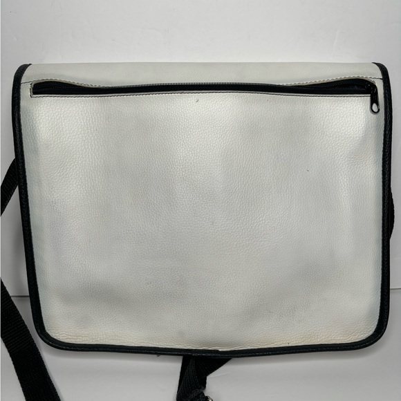 NYC TAXI (GFW)  white messenger  bag  flap over tote, laptop bag, casual bag - Picture 8 of 16